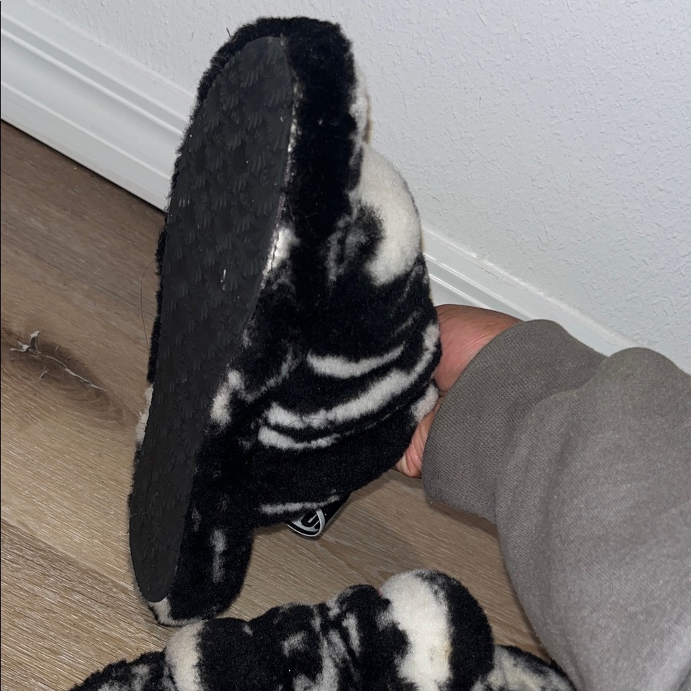 UGG Women's Black and Cream Plush Slippers - Picture 5 of 5